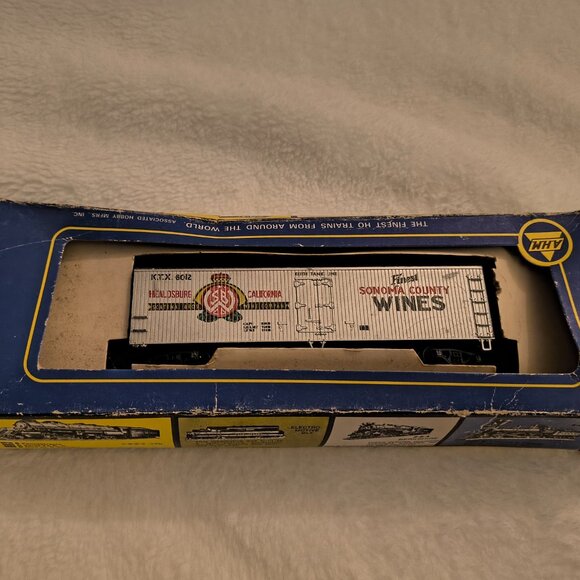 AHM HO Scale Vintage Freight Cars - Tank & Reefer with Boxes! - Picture 13 of 13